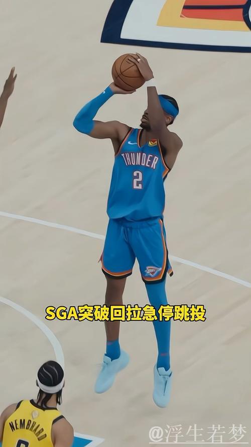 亚历山大单挑对手 突破急停跳投得分