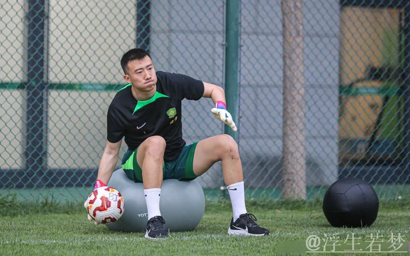 韩佳奇屡献神扑 法比奥破门助国安战平蓉城